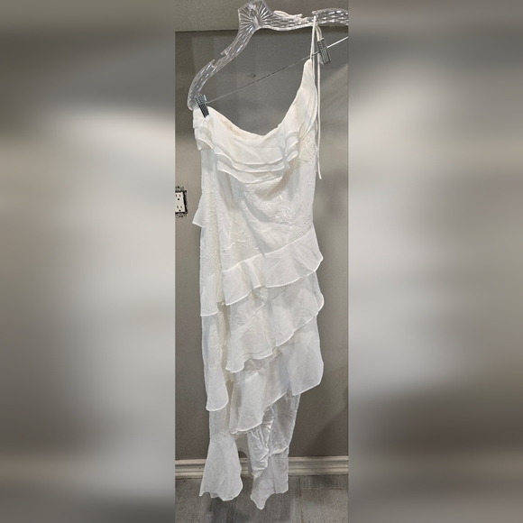 All About May• Lenora One-Shoulder White Ruffled Asymmetric Dress. Sz 6 - Picture 4 of 16